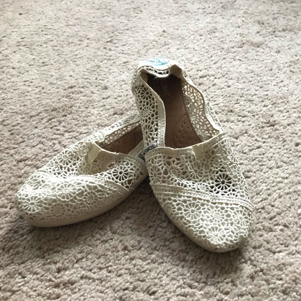 White crochet toms